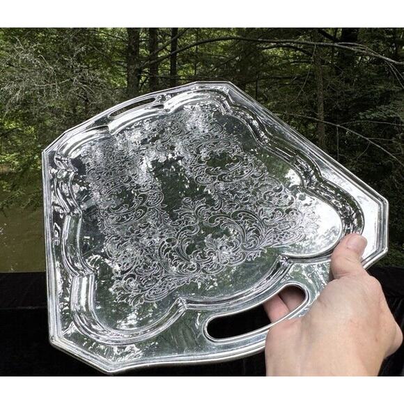 Vintage Wm Rogers silverplate fancy 18”handled serving tray - Picture 3 of 9